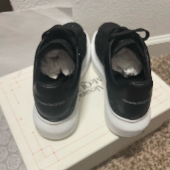 Authentic Alexander McQueen sneakers. - Picture 4 of 8
